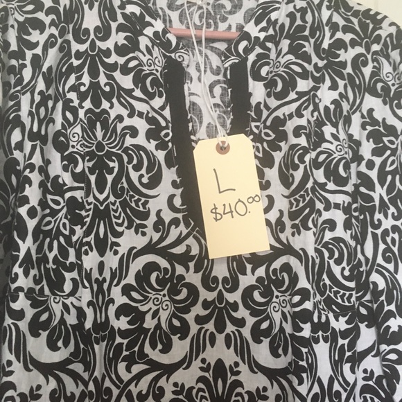 Large size 3/4 sleeve tunic top from Jones New York in Black and White - Picture 3 of 6